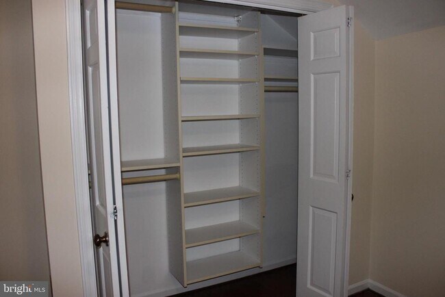 Building Photo - 6210 Cottonwood St