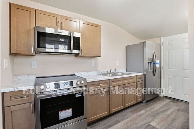 Building Photo - 830 N 10th St