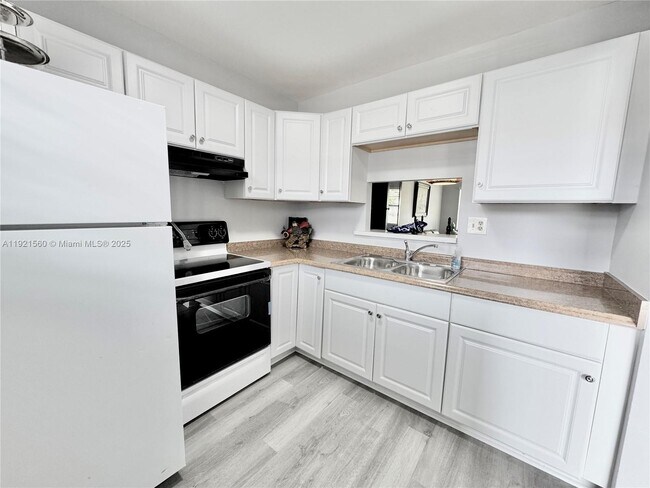 Building Photo - 4431 NW 16th St