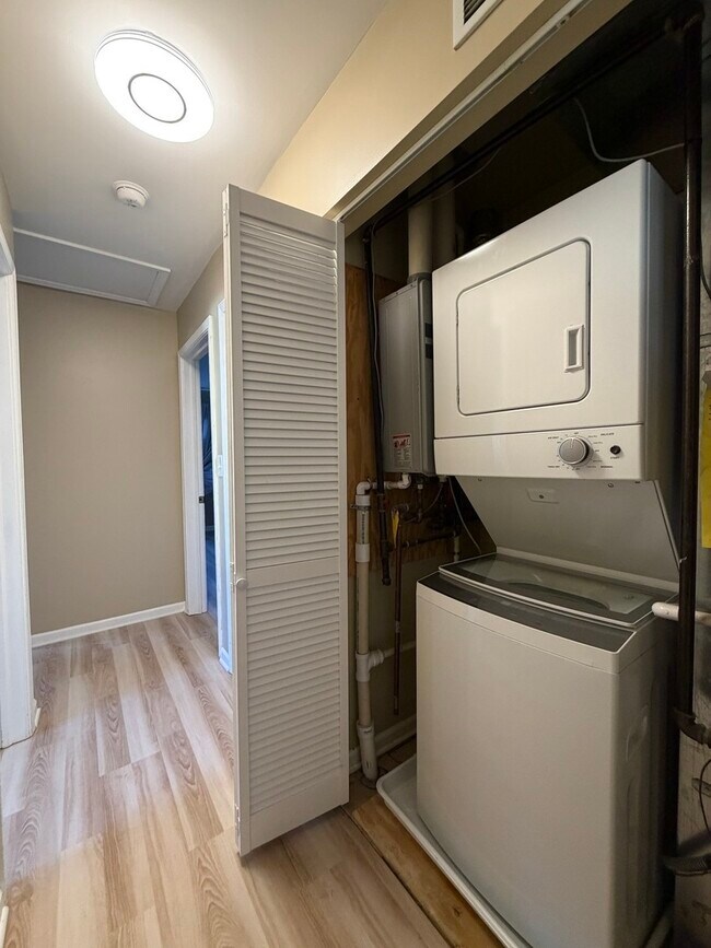 Building Photo - 1311 Fall Ct