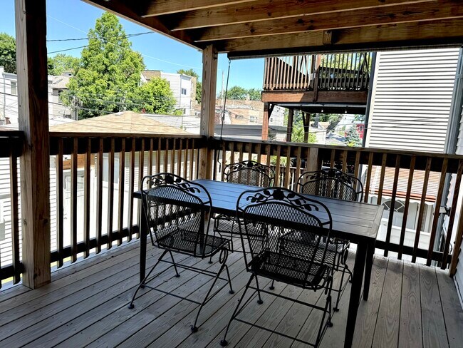 Building Photo - 2424 N Mozart St
