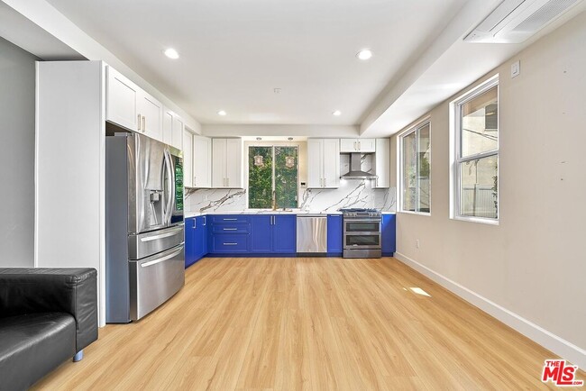 Building Photo - 823 Lorraine Blvd