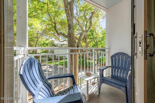 Building Photo - 1175 Beachview Dr N