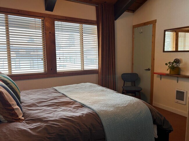 Building Photo - 1904 Sierra Nevada Rd