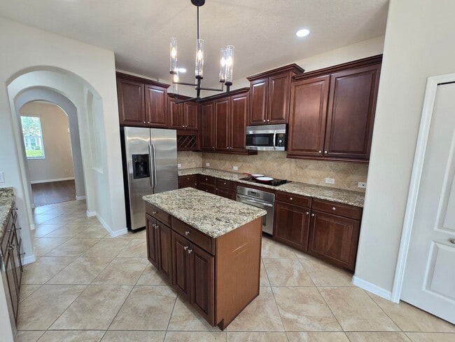 Building Photo - Luxurious Single-Family Home in Secluded Mount Dora Community