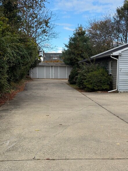 Building Photo - 251 Davis Ave