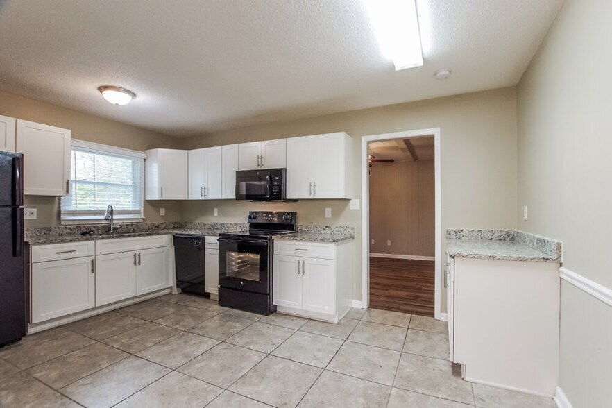 Building Photo - 2010 Longdale Dr