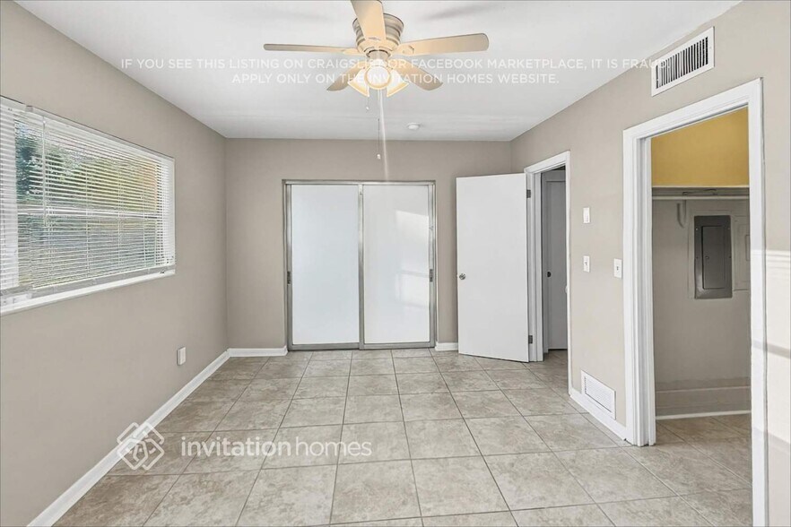 Building Photo - 12160 Croft Dr N