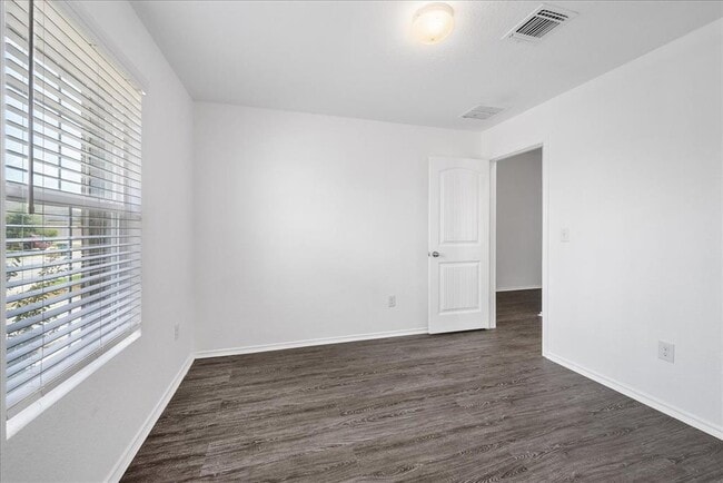 Building Photo - 15116 Custis Ln