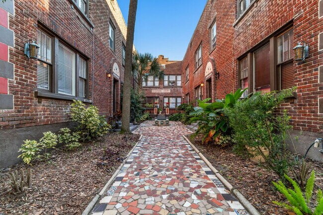 Building Photo - 2738 Riverside Ave