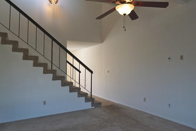 Building Photo - 6087 Montecito Cir
