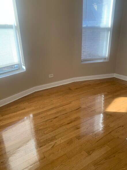 Building Photo - 6507 S Ingleside Ave