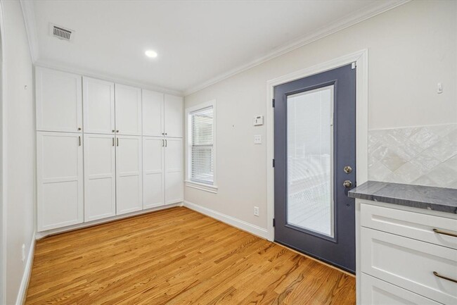 Building Photo - 211 W 31st St