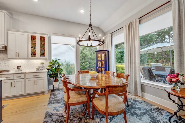 Building Photo - 327 N Turks Cap Trail