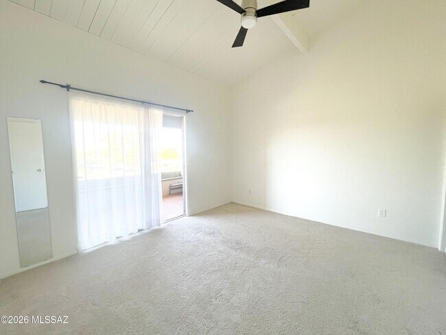 Building Photo - 3750 N Country Club Rd
