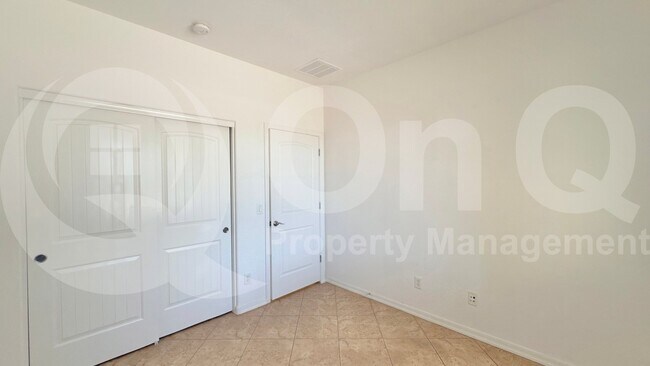 Building Photo - 730 N Robins Way