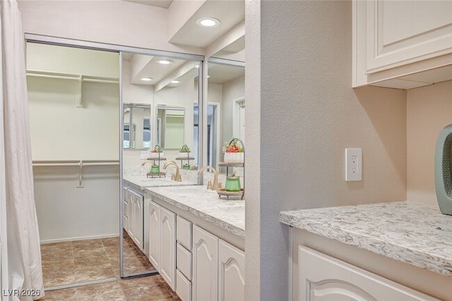 Building Photo - 7808 Bluewater Dr