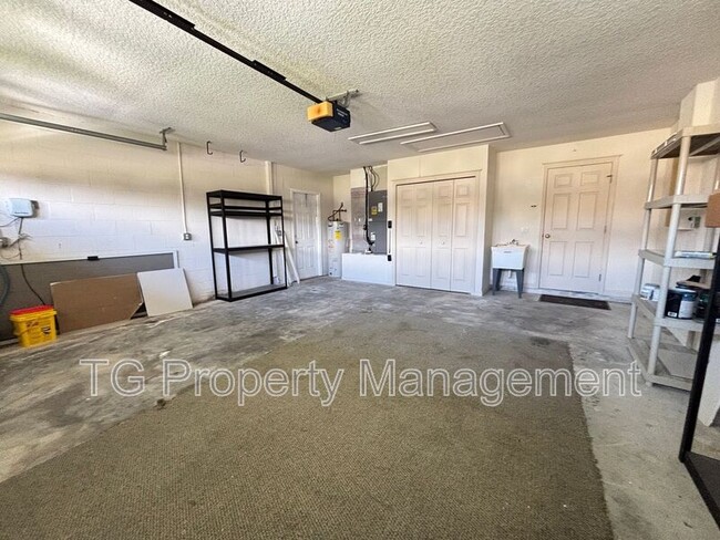 Building Photo - 20 Clarendon Ct N