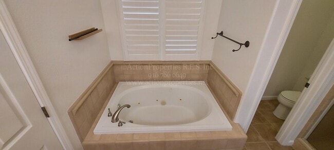 Building Photo - Rocklin  Highland Park  3 bedroom 2 bathroom, Great Room Floor Plan with Tile Flooring,  Fenced Yard