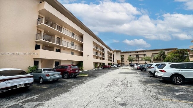 Building Photo - 8889 Fontainebleau Blvd