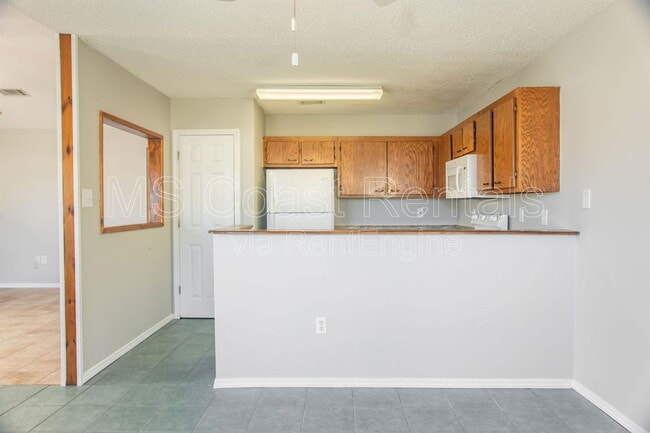 Building Photo - 10545 Bay Tree Dr