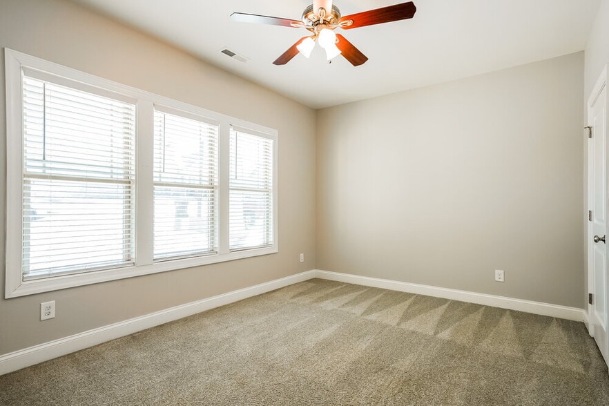 Building Photo - 770 Airedale Trail