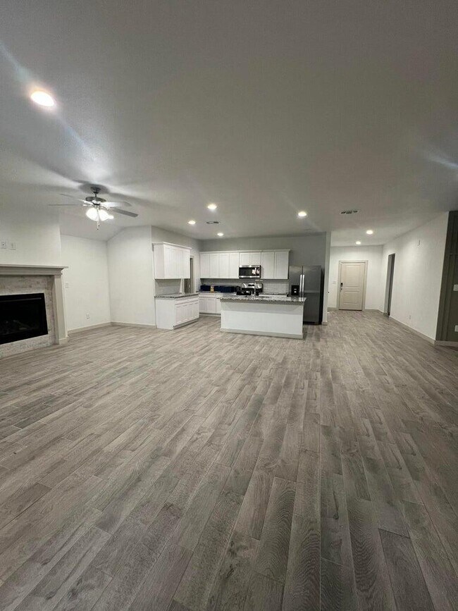 Building Photo - 10518 Aberdeen Ave