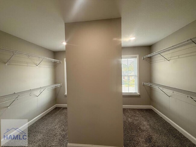 Building Photo - 117 White Oak Dr NE