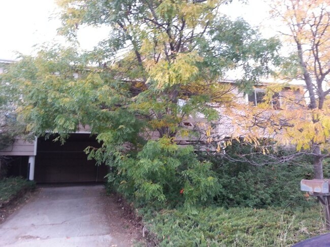 Building Photo - 1708 Erin Ct