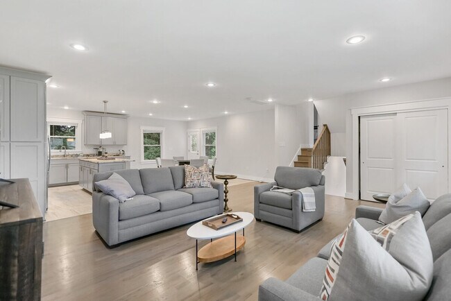 Building Photo - 7900 Heritage Dr