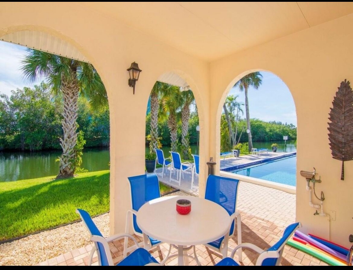 Building Photo - 1860 Robalo Dr