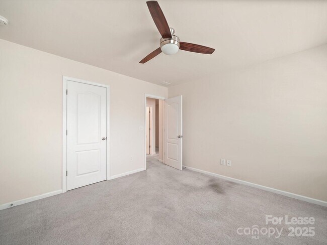Building Photo - 1067 Winnett Dr