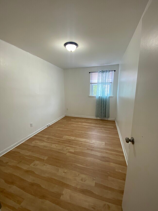 Building Photo - 2638 Daphne Rd