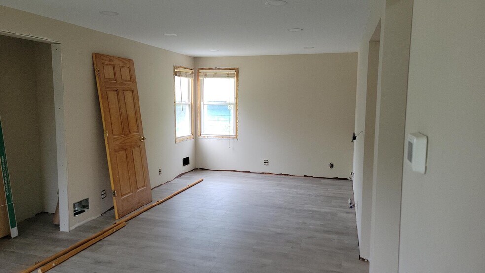 Building Photo - 25160 W Circle Ave