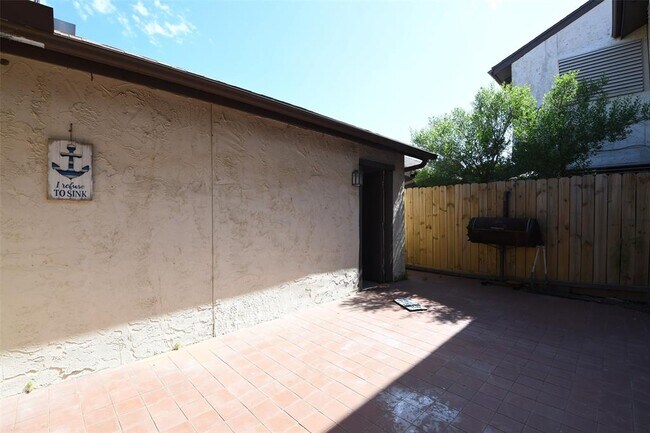 Building Photo - 7521 Beaudelaire Cir