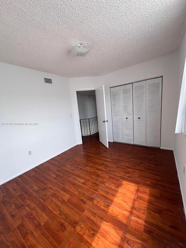 Building Photo - 1074 W 38th St