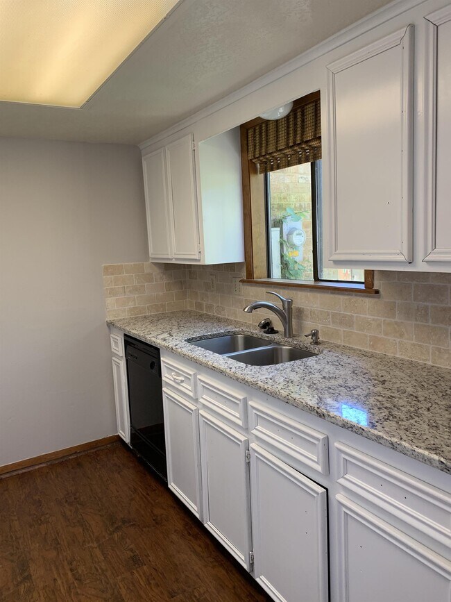 Building Photo - 603 Cache Cove Ct