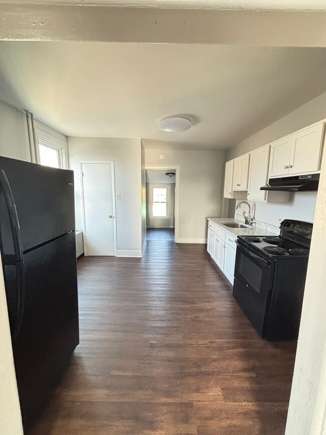 Building Photo - remodeled 2-bedroom, 1.5-bath duplex