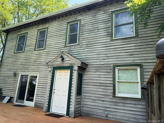 Primary Photo - 1538 Albany Post Rd
