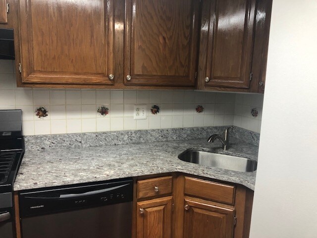 Kitchen - 1400 Northgate Sq