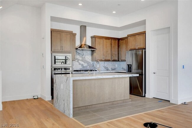 Building Photo - 670 Grey Saker St