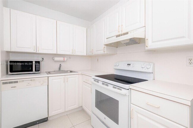 Building Photo - 17530 NW 68th Ave