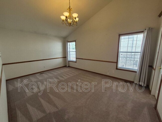 Building Photo - 75 S Astor Ln