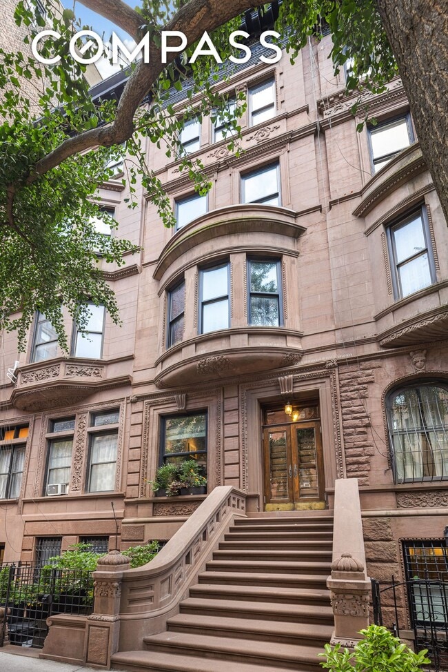 Building Photo - 22 W 70th St