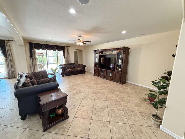 Building Photo - 2595 E Ebony Dr