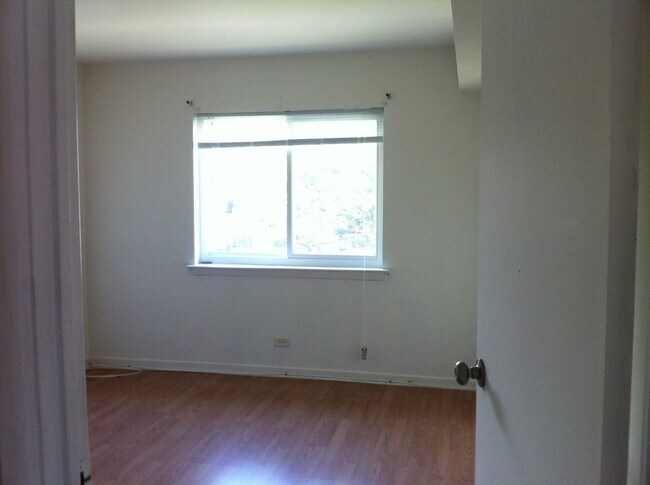 Building Photo - 9368 Bay Colony Dr