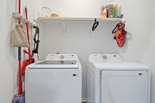 Building Photo - 1106 Cattail Ln