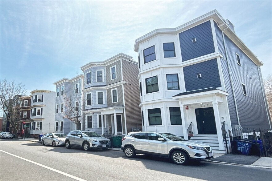Building Photo - 335 Maverick St