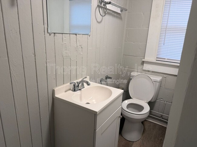 Building Photo - 1504 Coleman St SE