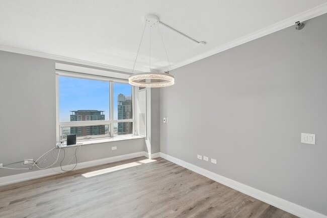 Building Photo - 512 N McClurg Ct